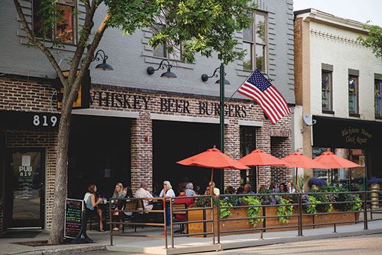 Pub 819, 819 Mainstreet 